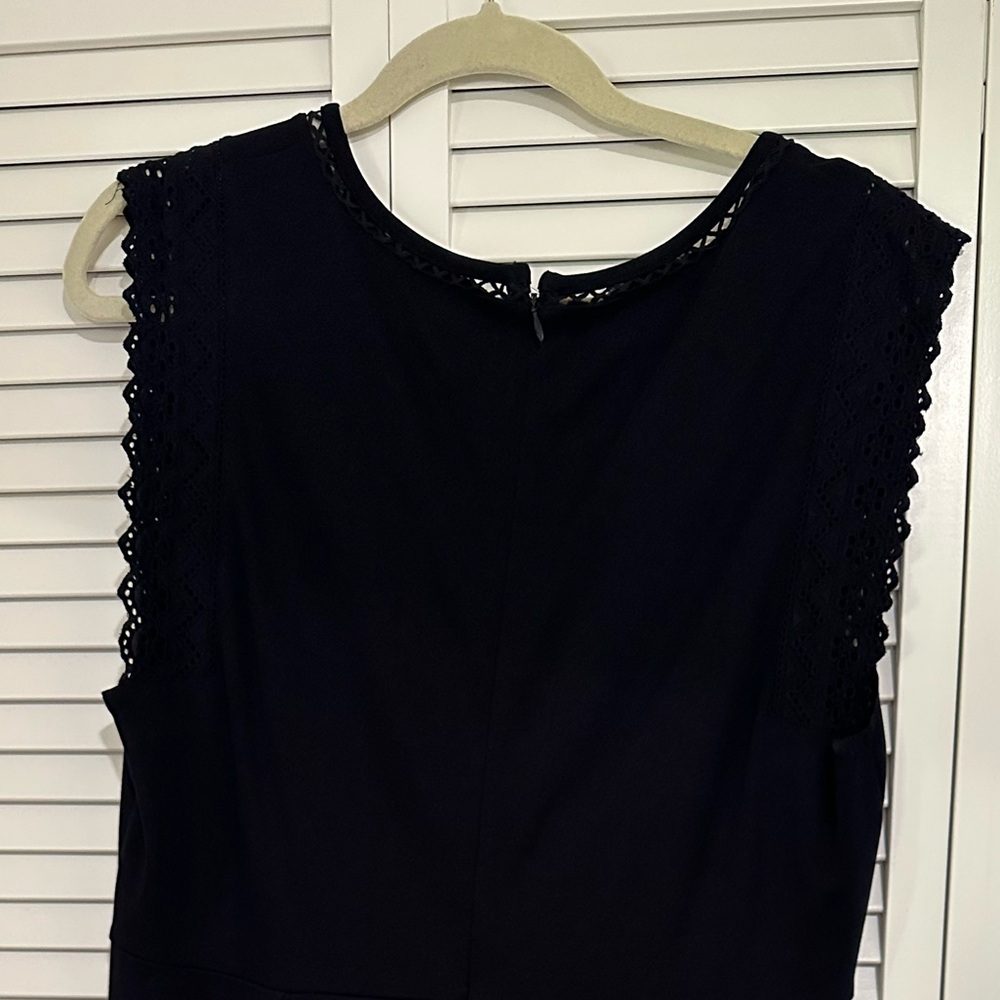 Talbots Navy Blue Sleeveless Dress. Petite XL. Lace accents on sleeve openings.
